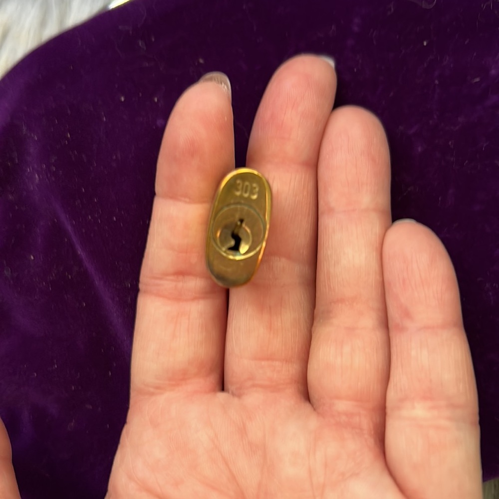 #️⃣3️⃣0️⃣3️⃣ Authentic LV Lock & Key - Picture 3 of 8